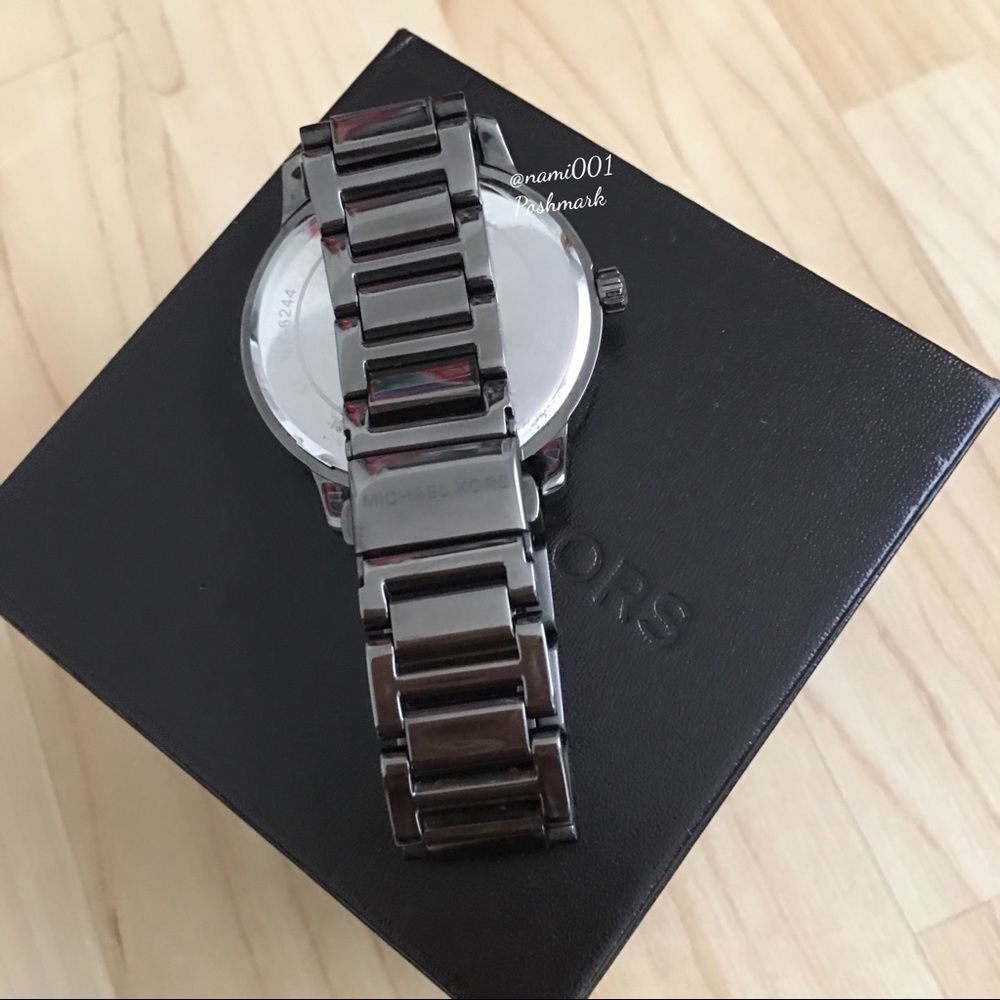 Michael Kors Oversized Gunmetal Pewter Crystal Encased Watch - RARE FIND - Picture 6 of 8